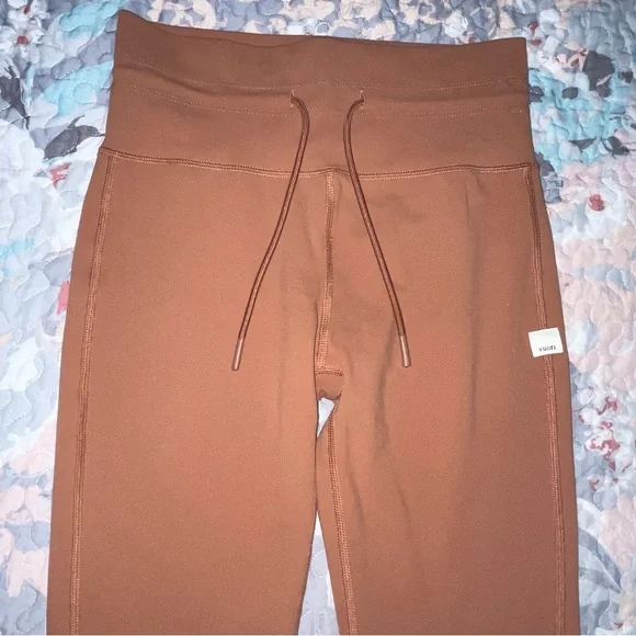 Vuori Women's 7/8 Daily Leggings - Picture 8 of 10